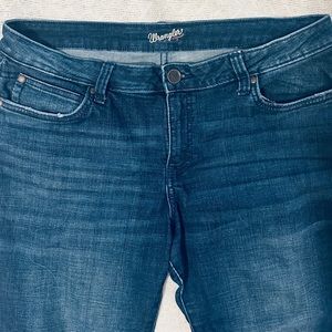 Wrangler Retro Mae Mid-rise Wide Leg Jeans | 15-30L